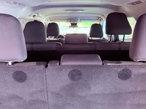 Used 2021 Toyota Highlander L image 11