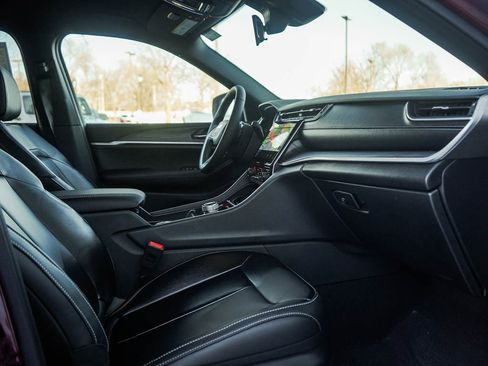 New 2025 Jeep Grand Cherokee Limited w/ Black Appearance Package image 11