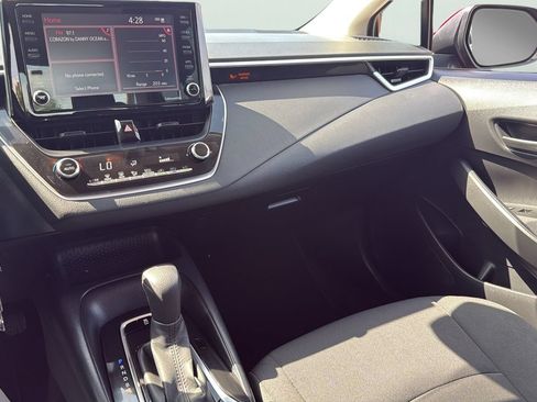 Used 2022 Toyota Corolla LE FWD image 19