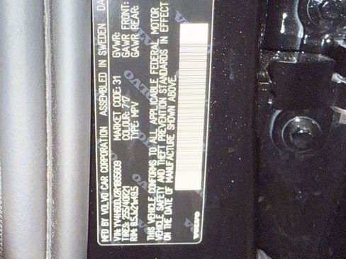 Used 2024 Volvo XC60 T8 Ultimate w/ Climate Package image 31