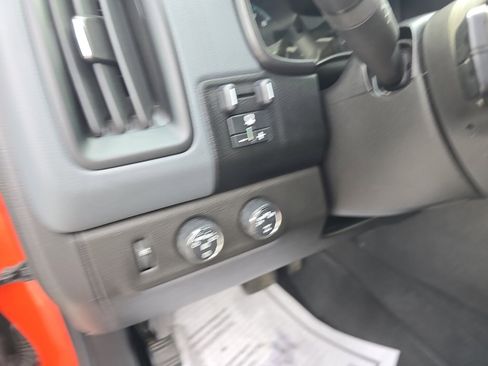 Used 2019 Chevrolet Colorado Z71 AWD/4WD image 23