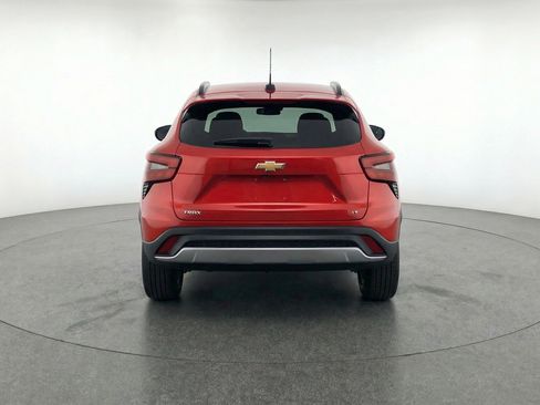 Used 2025 Chevrolet Trax LT image 7