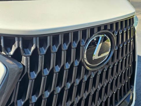Used 2024 Lexus NX 250 FWD w/ Towing Package (2000 Lbs) image 4