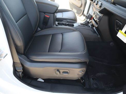 New 2026 Jeep Gladiator Sahara image 13