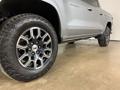 Used 2024 Chevrolet Colorado Z71 w/ Z71 Convenience Package 2 image 2