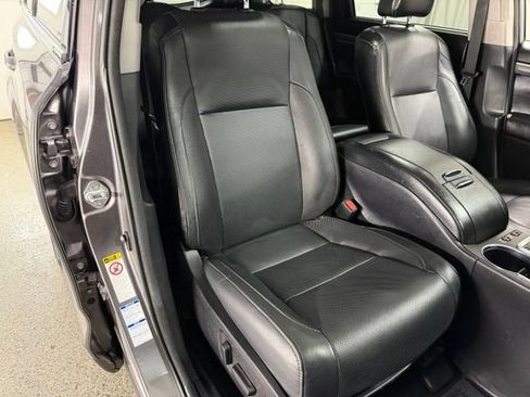 Used 2018 Toyota Highlander Limited AWD/4WD image 28