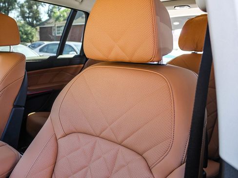 Used 2025 BMW X7 xDrive40i w/ Premium Package image 25