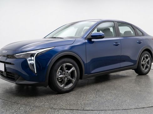 Used 2025 Kia K4 LXS image 3