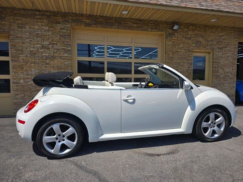 Used 2007 Volkswagen Beetle Triple White Edition image 10