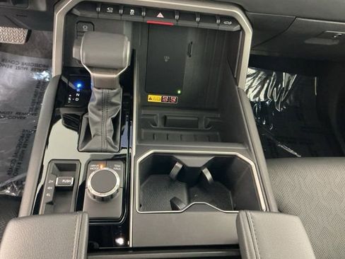 Used 2025 Toyota Tundra Limited AWD/4WD image 19