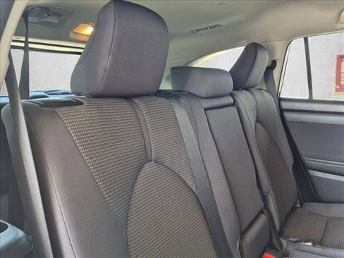 Used 2020 Toyota Highlander LE FWD image 19