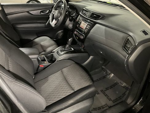 Used 2017 Nissan Rogue SV image 23