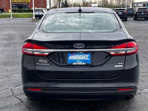Used 2017 Ford Fusion SE w/ Fusion SE Technology Package image 8