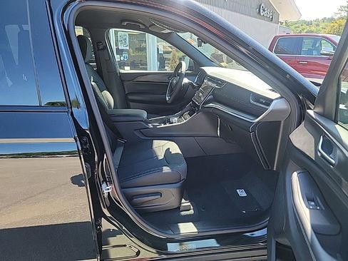 New 2026 Jeep Grand Cherokee Laredo AWD/4WD image 9