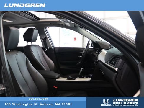 Used 2018 BMW 320i xDrive Sedan w/ Convenience Package AWD/4WD image 15