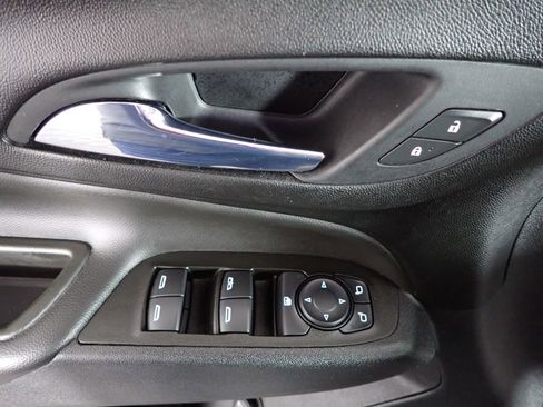 Used 2021 Chevrolet Equinox LT image 22