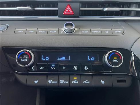 Used 2025 Hyundai Elantra SEL FWD image 16