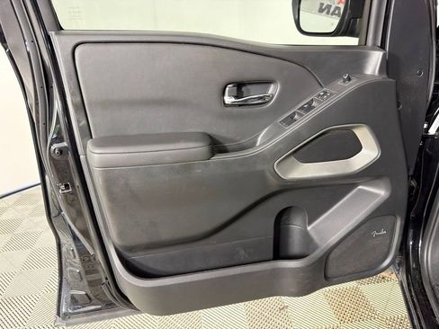 Used 2024 Nissan Frontier SV w/ SV Convenience Package RWD image 10