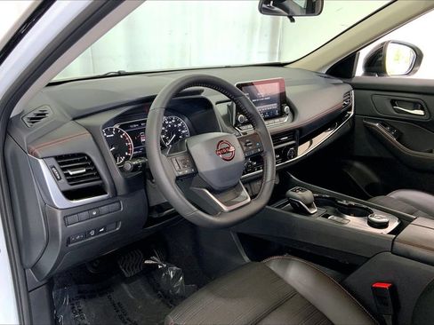 Used 2025 Nissan Rogue SV AWD/4WD image 14