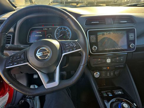 Used 2022 Nissan Leaf SV image 13