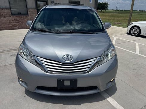 Used 2013 Toyota Sienna Limited w/ Premium Pkg AWD/4WD image 4