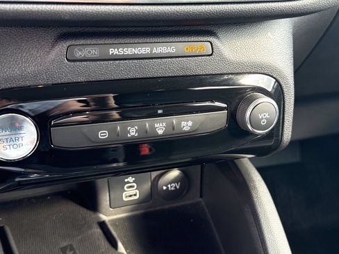 Certified 2025 Ford Escape Platinum FWD image 27