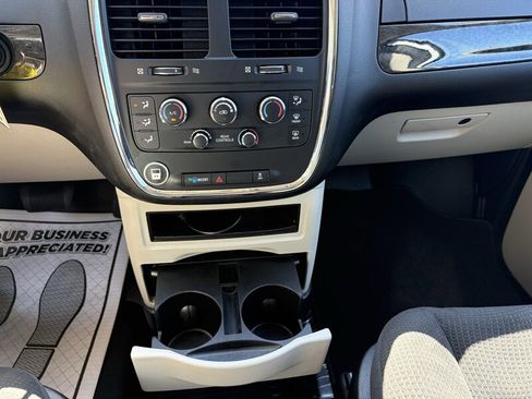 Used 2019 Dodge Grand Caravan SE w/ Power Convenience Group I FWD image 15