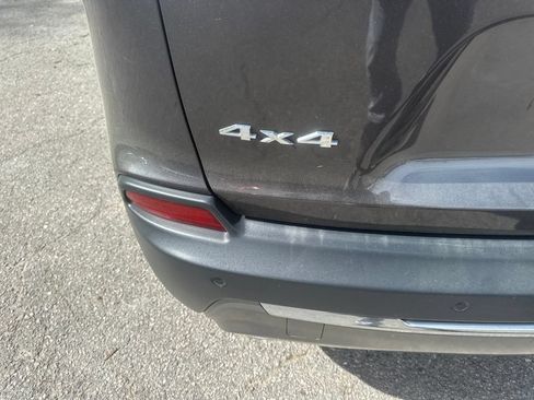 Used 2019 Jeep Cherokee Limited AWD/4WD image 21