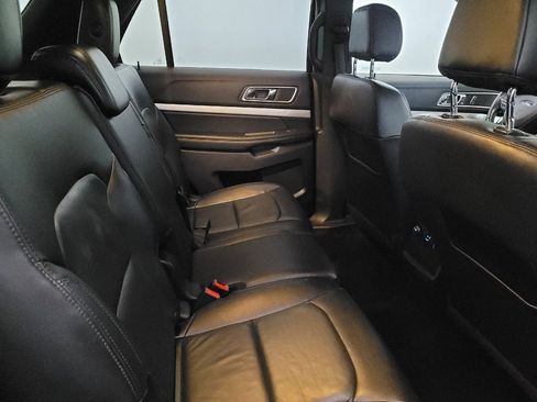 Used 2017 Ford Explorer XLT w/ Equipment Group 202A AWD/4WD image 19