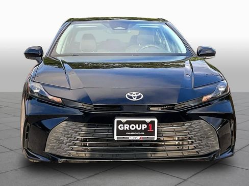 Used 2025 Toyota Camry LE FWD image 4