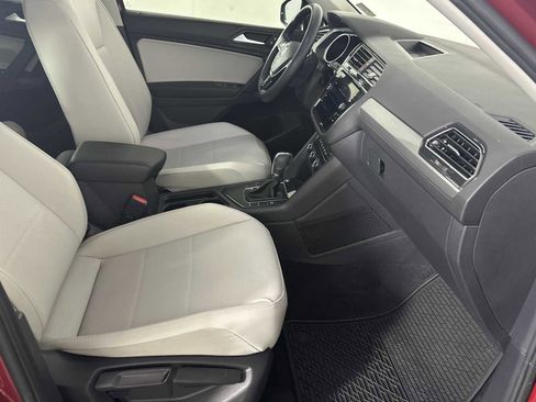 Used 2019 Volkswagen Tiguan SE w/ Panoramic Sunroof Package FWD image 15