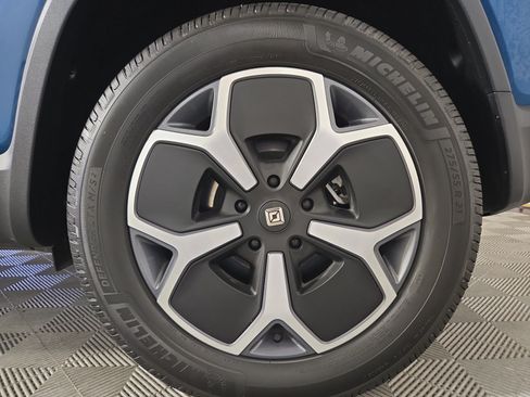 Used 2024 Rivian R1S Adventure Dual AWD/4WD image 10