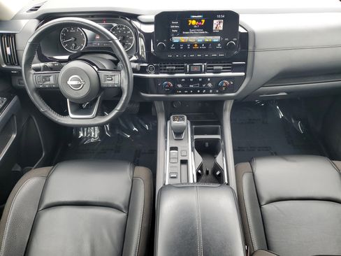 Certified 2023 Nissan Pathfinder SL image 9