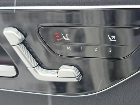 Used 2022 Mercedes-Benz C 300 Sedan image 4