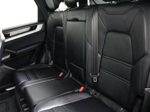 Used 2024 Porsche Cayenne AWD/4WD image 18
