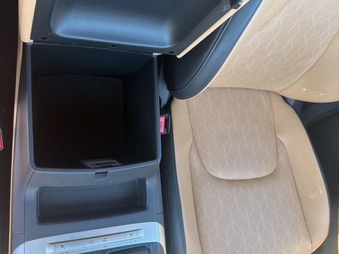 Used 2024 Kia Carnival LX FWD image 44