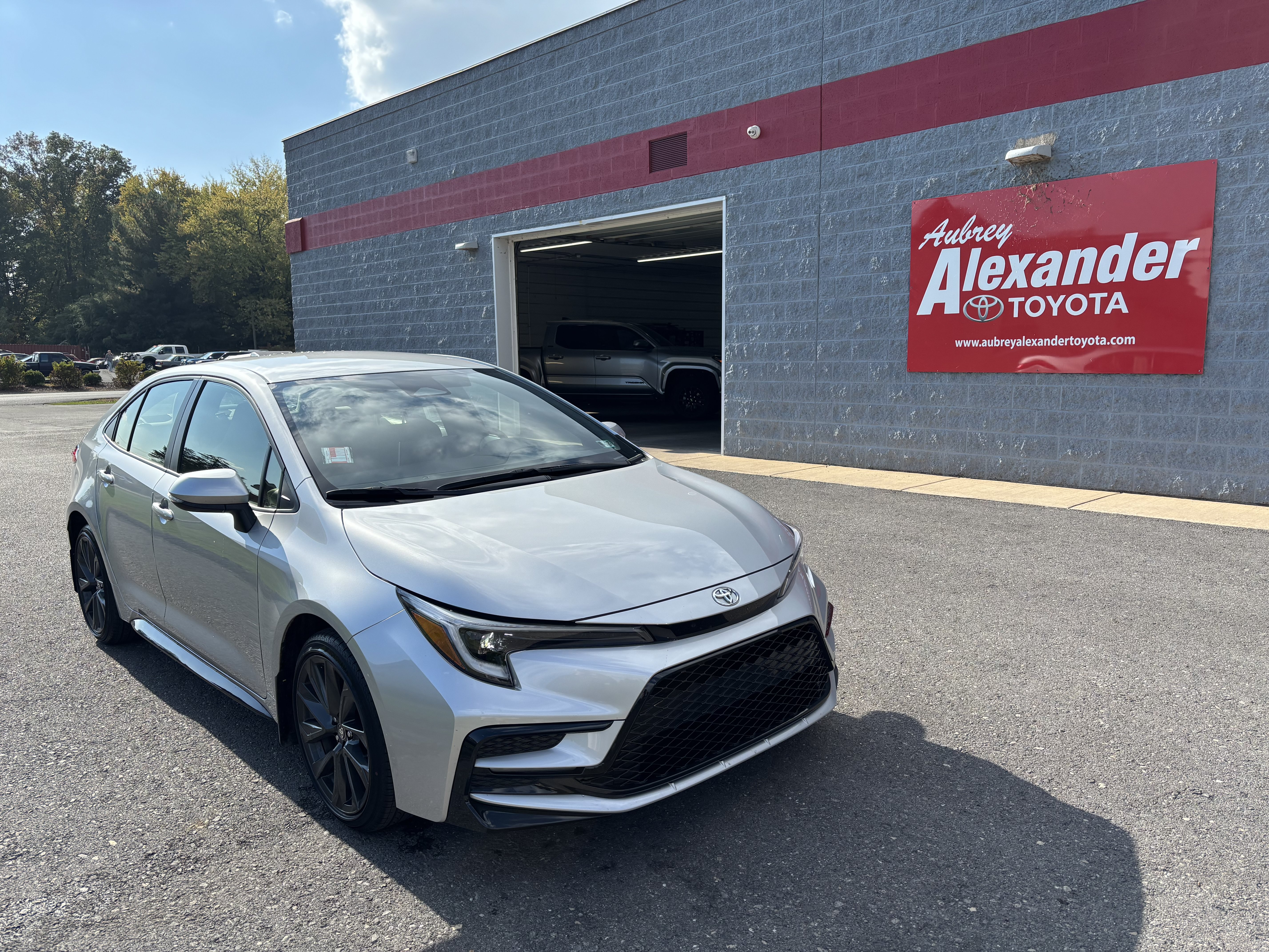 Certified 2026 Toyota Corolla SE w/ SE Premium Package FWD image 1