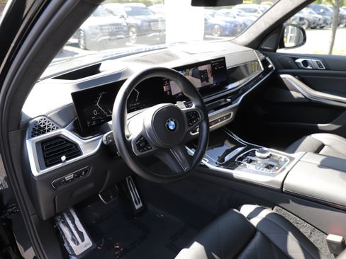 Used 2023 BMW X7 xDrive40i w/ M Sport Package AWD/4WD image 15