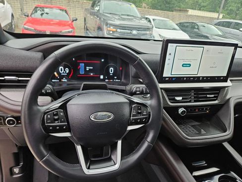 Used 2025 Ford Explorer Platinum w/ LUX Leather Package AWD/4WD image 17
