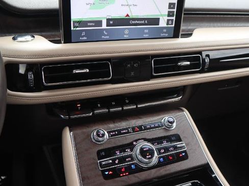 Used 2020 Lincoln Aviator Reserve w/ Elements Package Plus AWD/4WD image 24