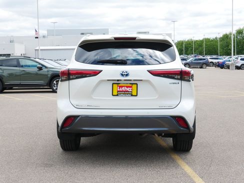 Used 2021 Toyota Highlander Limited AWD/4WD image 6