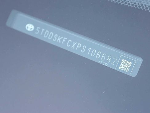 Used 2023 Toyota Sienna XSE image 28