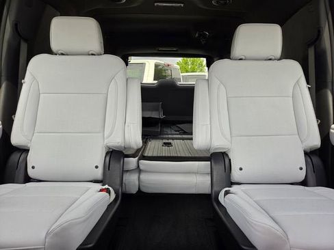 Used 2025 Chevrolet Suburban Premier AWD/4WD image 13