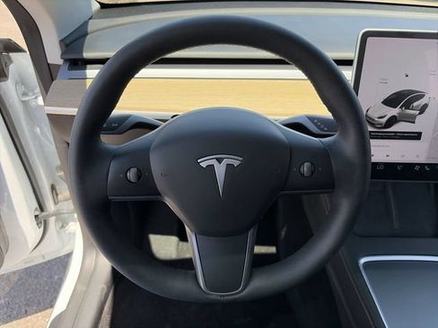 Used 2021 Tesla Model Y Long Range AWD/4WD image 24
