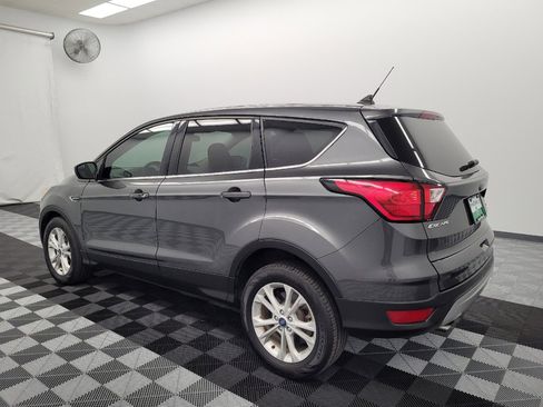 Used 2019 Ford Escape SE FWD image 3