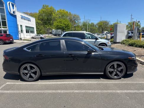 Used 2023 Honda Accord Sport image 9