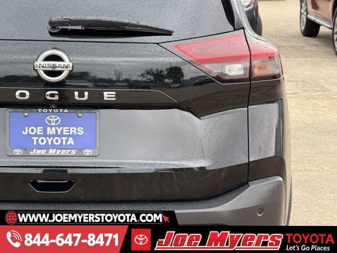 Used 2021 Nissan Rogue S image 9