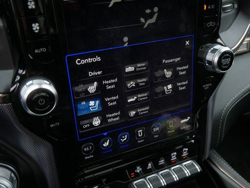 Used 2019 RAM 1500 Limited w/ Advanced Safety Group AWD/4WD image 33