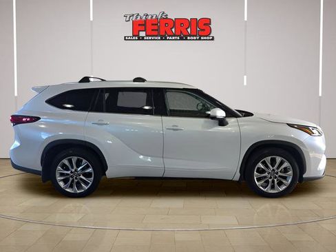 Used 2022 Toyota Highlander Limited image 6