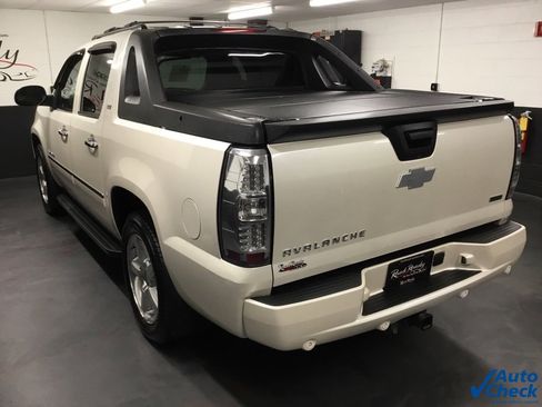 Used 2011 Chevrolet Avalanche LTZ image 7